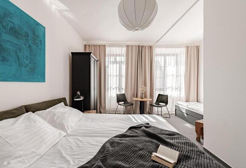 غرفة إقتصادية ثلاثية, Pivoňka