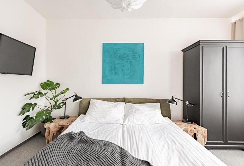 غرفة إقتصادية ثلاثية, Pivoňka