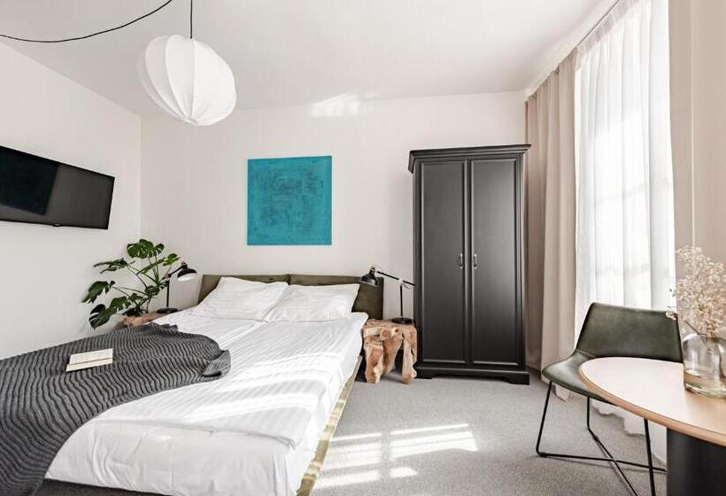 غرفة إقتصادية ثلاثية, Pivoňka