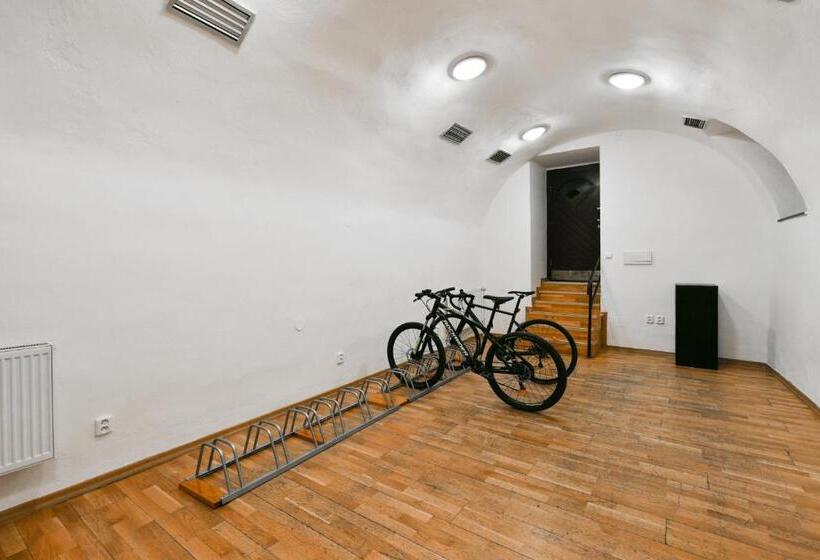 غرفة إقتصادية ثلاثية, Pivoňka