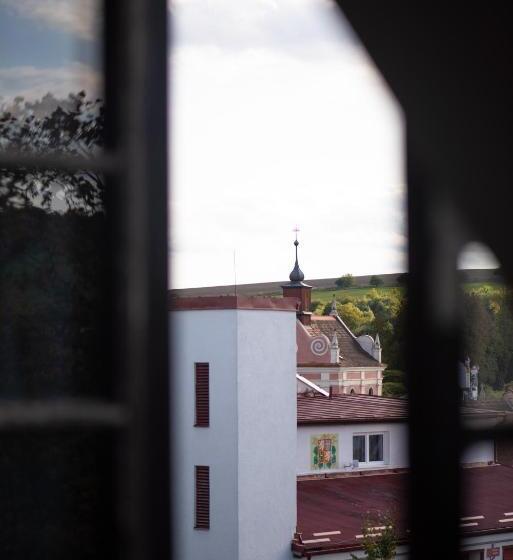 غرفة قياسية, Pivoňka