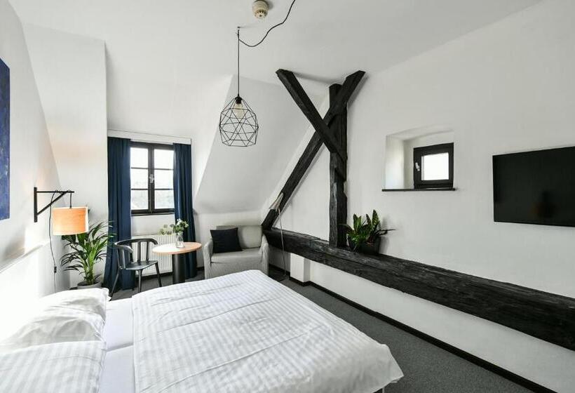 غرفة قياسية, Pivoňka