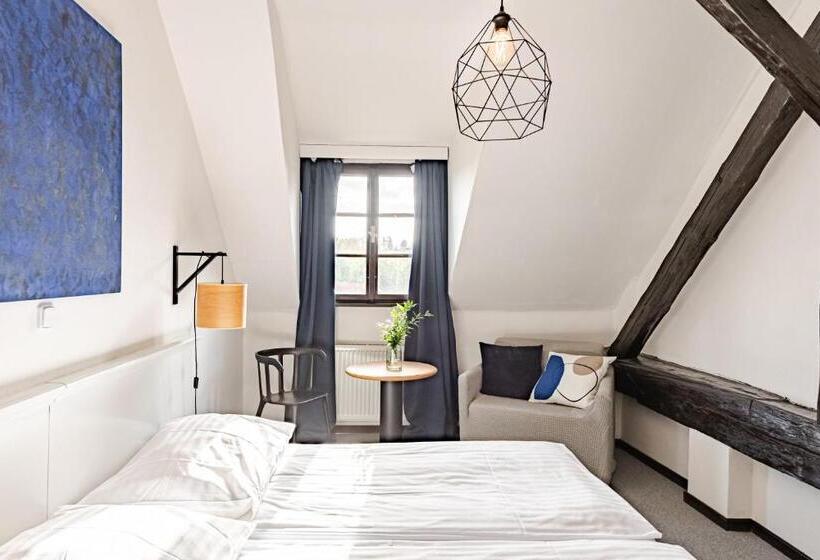 غرفة قياسية, Pivoňka