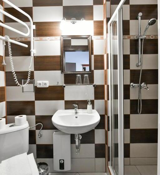 غرفة قياسية ثلاثية, Pivoňka