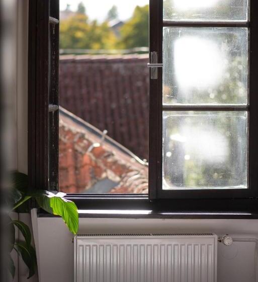 غرفة قياسية ثلاثية, Pivoňka