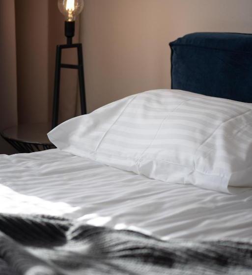 غرفة قياسية ثلاثية, Pivoňka