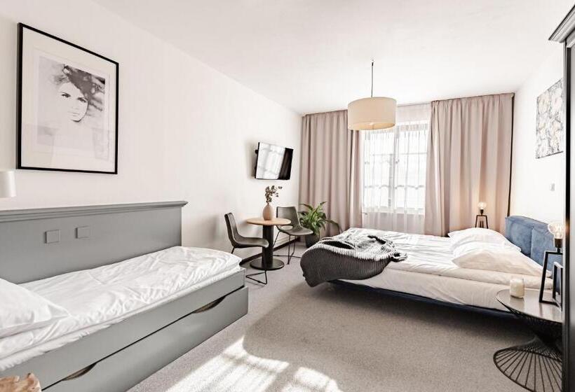 غرفة قياسية ثلاثية, Pivoňka