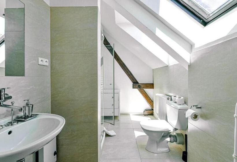 غرفة سوبيريور, Pivoňka