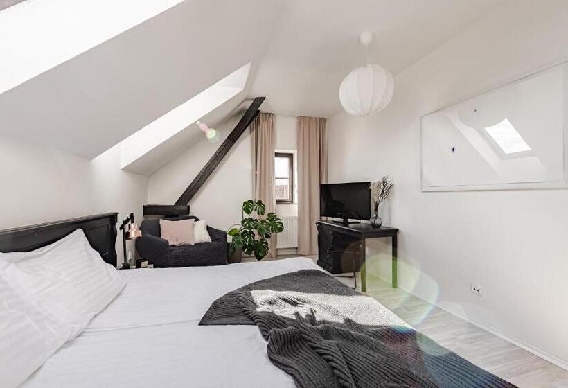 غرفة سوبيريور, Pivoňka