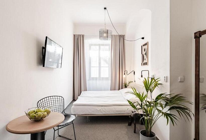 غرفة إقتصادية, Pivoňka