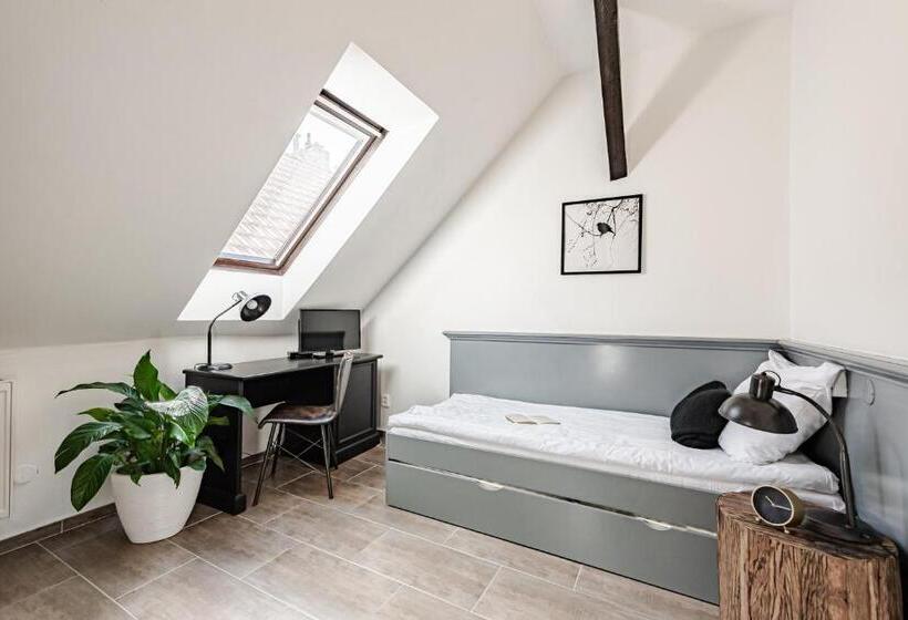 غرفة إقتصادية فردية, Pivoňka