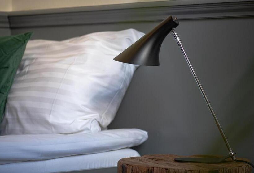 غرفة إقتصادية فردية, Pivoňka