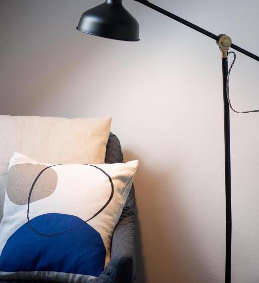 غرفة إقتصادية فردية, Pivoňka