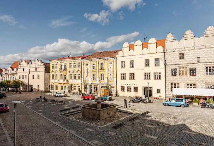 غرفة قياسية ثلاثية, Pivoňka