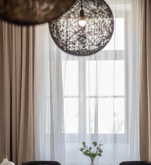 غرفة قياسية ثلاثية, Pivoňka