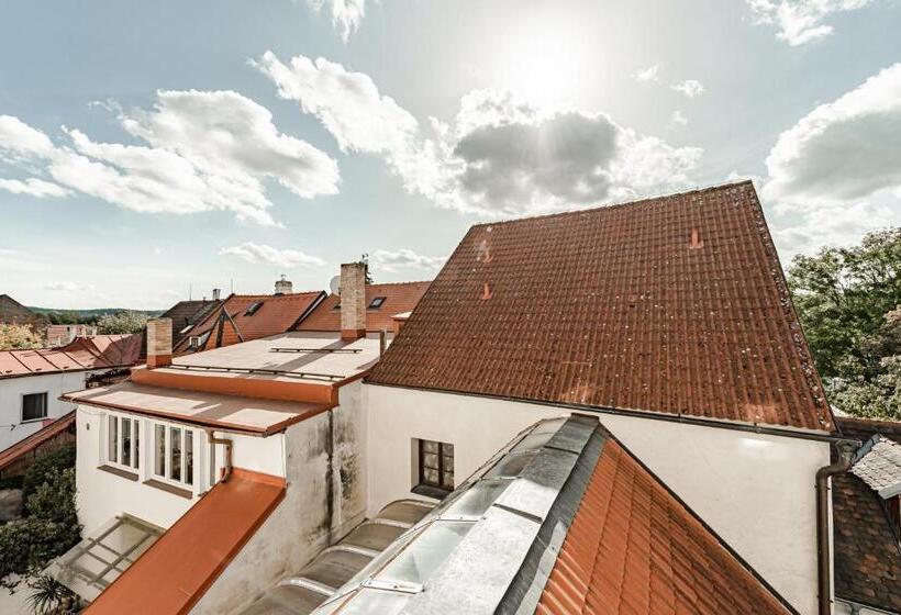 غرفة إقتصادية ثلاثية, Pivoňka