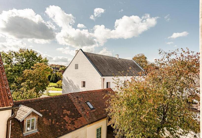 غرفة إقتصادية ثلاثية, Pivoňka