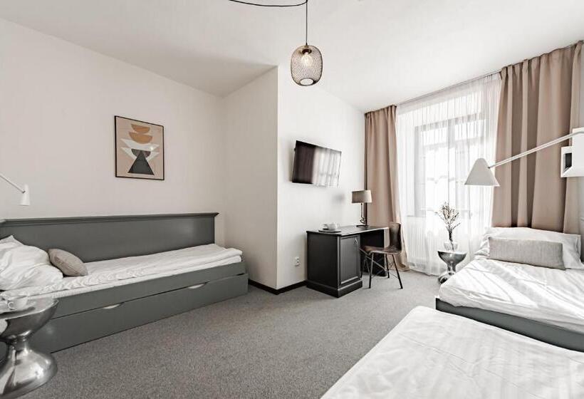 غرفة إقتصادية ثلاثية, Pivoňka