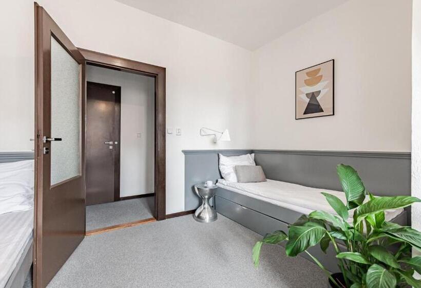 غرفة إقتصادية ثلاثية, Pivoňka