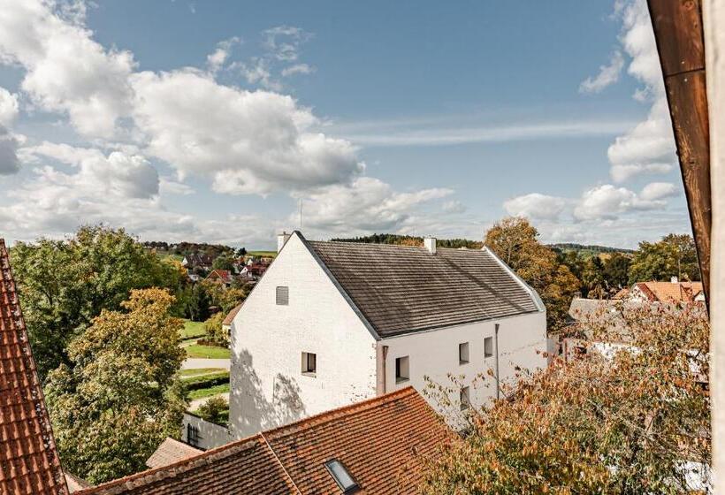 غرفة سوبيريور, Pivoňka