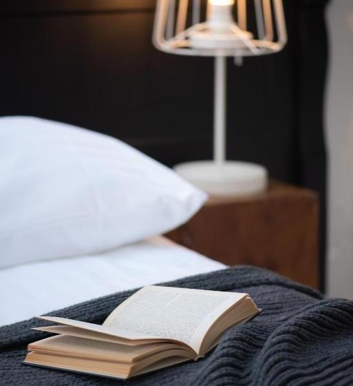 غرفة سوبيريور, Pivoňka