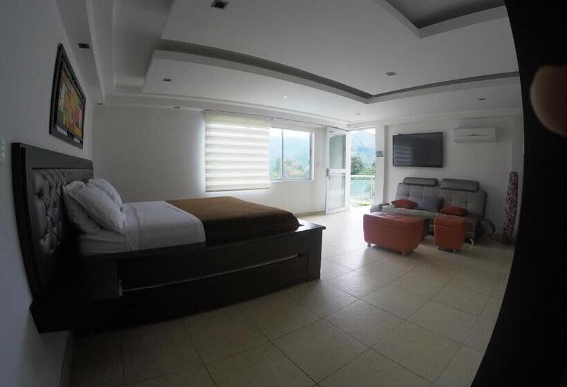 סוויטה עם מרפסת, Sky Club Eco