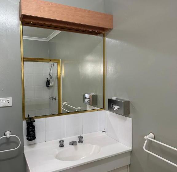 חדר משפחתי, Murgon Motor Inn