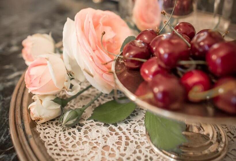 جناح ديلوكس, Castello Di Mornico Losana