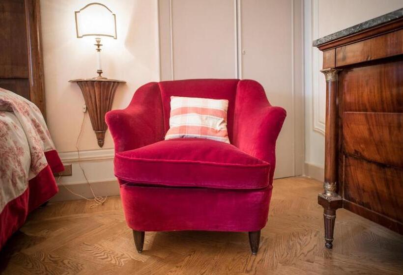 جناح ديلوكس, Castello Di Mornico Losana