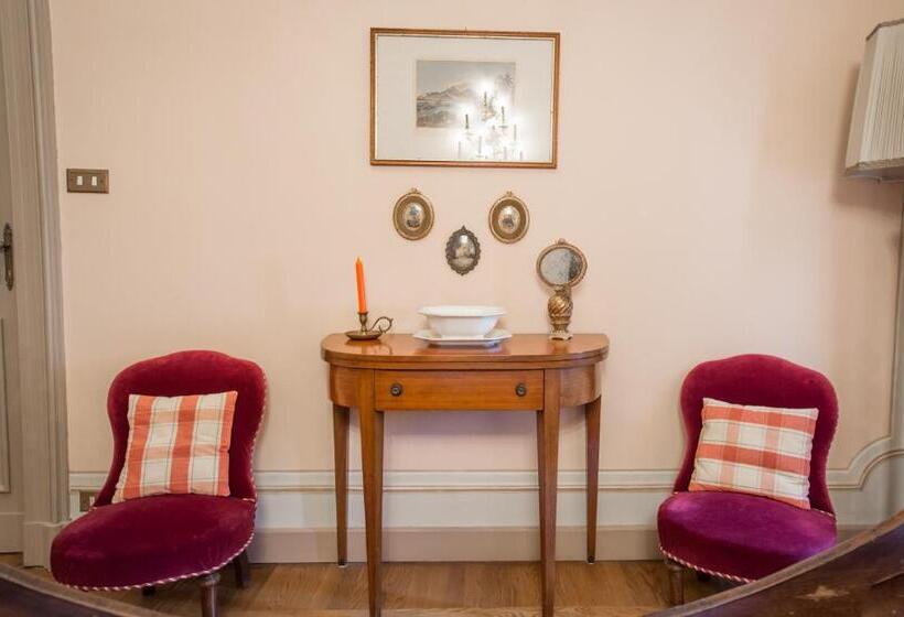 جناح ديلوكس, Castello Di Mornico Losana