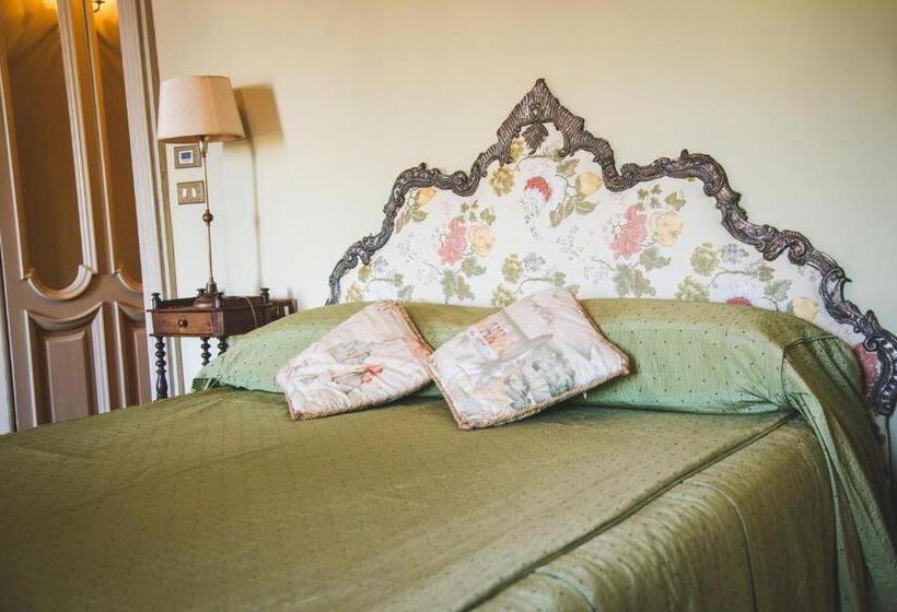 جناح ديلوكس, Castello Di Mornico Losana