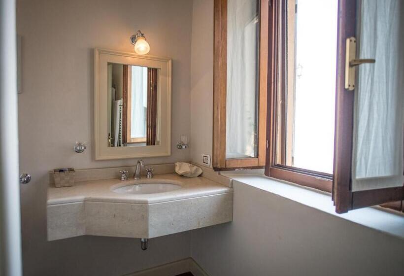 غرفة ديلوكس, Castello Di Mornico Losana