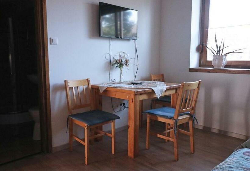 غرفة قياسية ثلاثية, Füzesi Papa Vendégháza