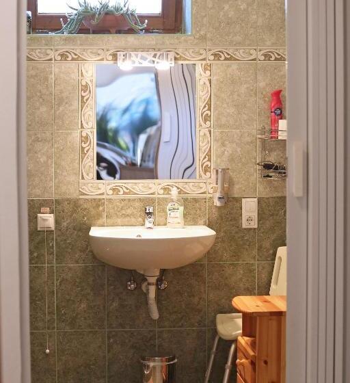 غرفة قياسية ثلاثية, Füzesi Papa Vendégháza