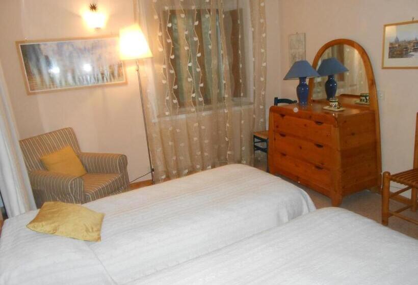 غرفة قياسية فردية, La Torretta Historical Home