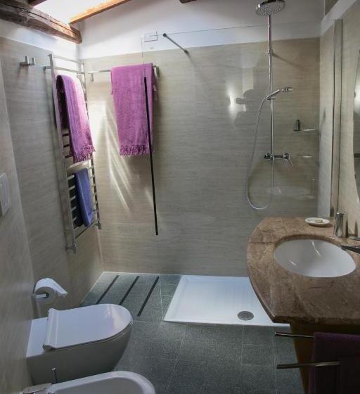 جناح مطلّ علي الجبل, La Torretta Historical Home