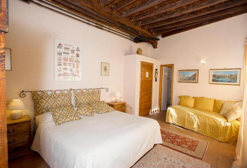 スタンダードトリプルルーム, La Torretta Historical Home