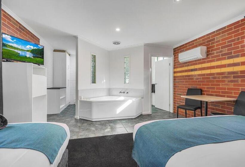 غرفة ديلوكس ثلاثية, Rochester Motel