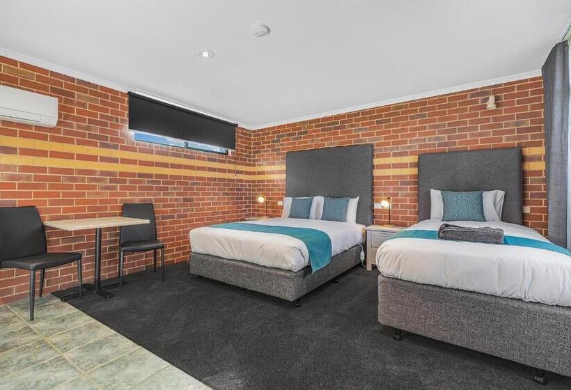 غرفة ديلوكس ثلاثية, Rochester Motel