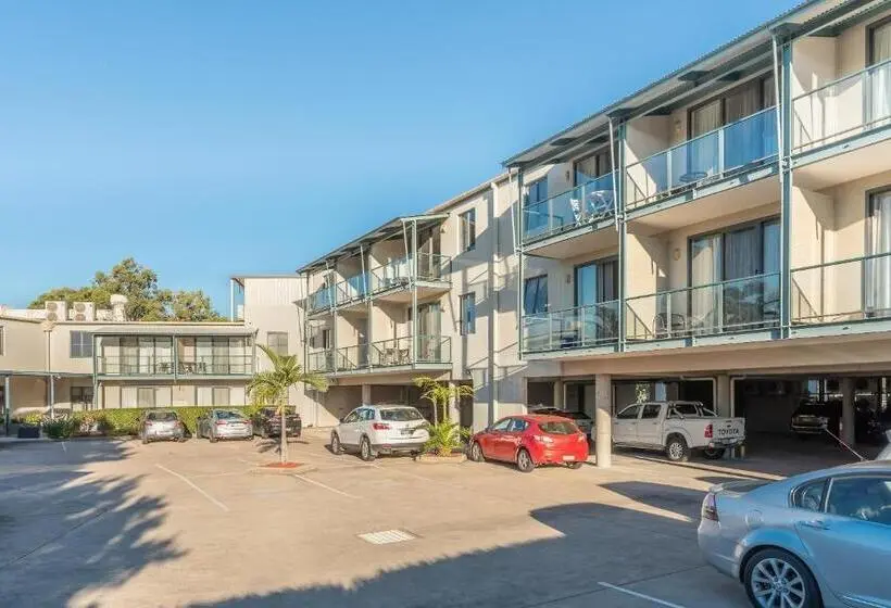 スタンダードスタジオ, The Brighton Apartments