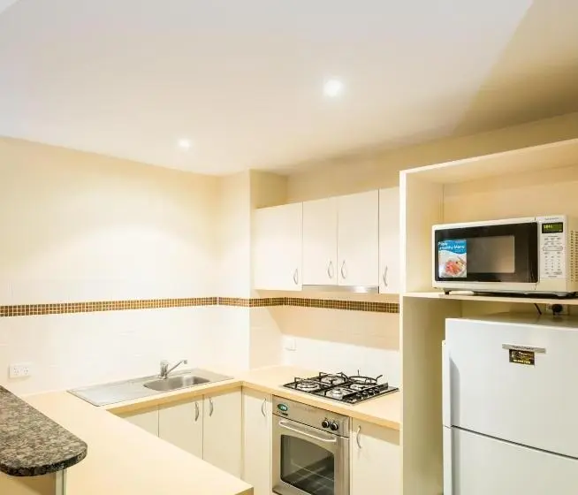 2 Bedrooms Apartment Lake View, The Brighton Apartments