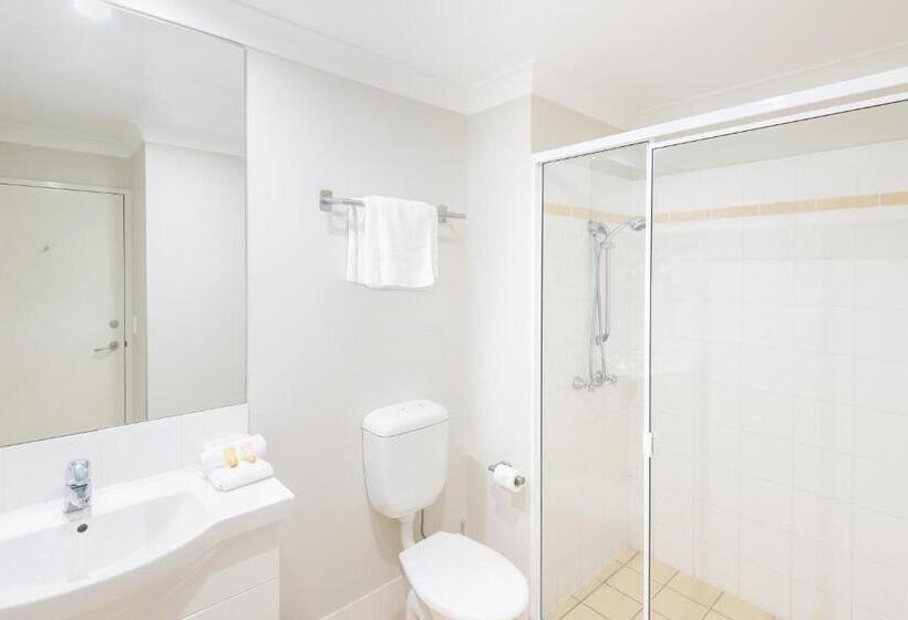 2 Bedrooms Apartment Lake View, The Brighton Apartments