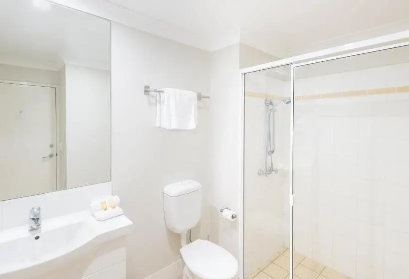2 Bedrooms Apartment Lake View, The Brighton Apartments
