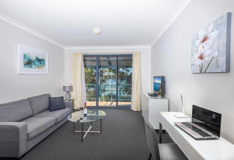 2 Bedrooms Apartment Lake View, The Brighton Apartments