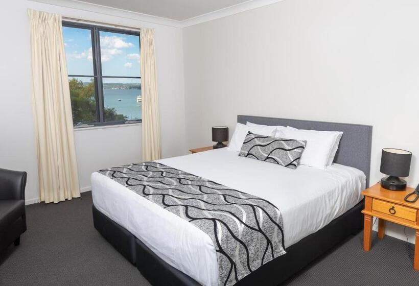 2 Bedrooms Apartment Lake View, The Brighton Apartments