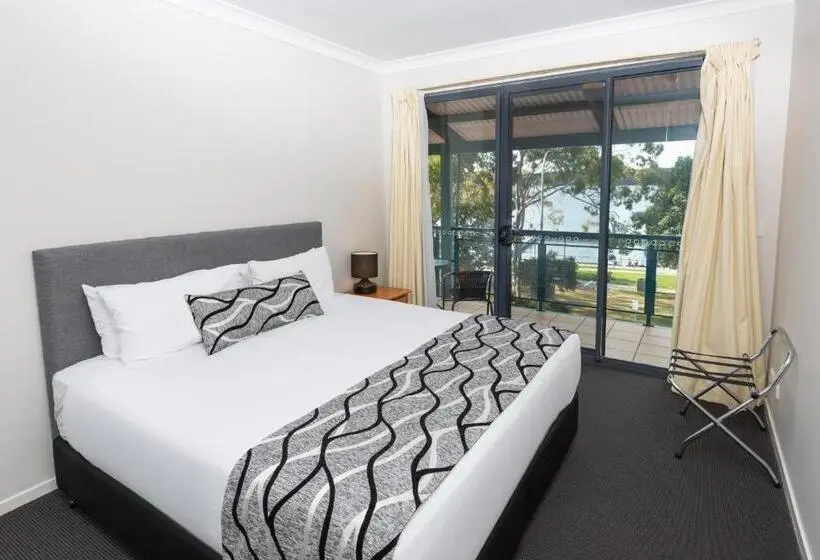 2 Bedrooms Apartment Lake View, The Brighton Apartments