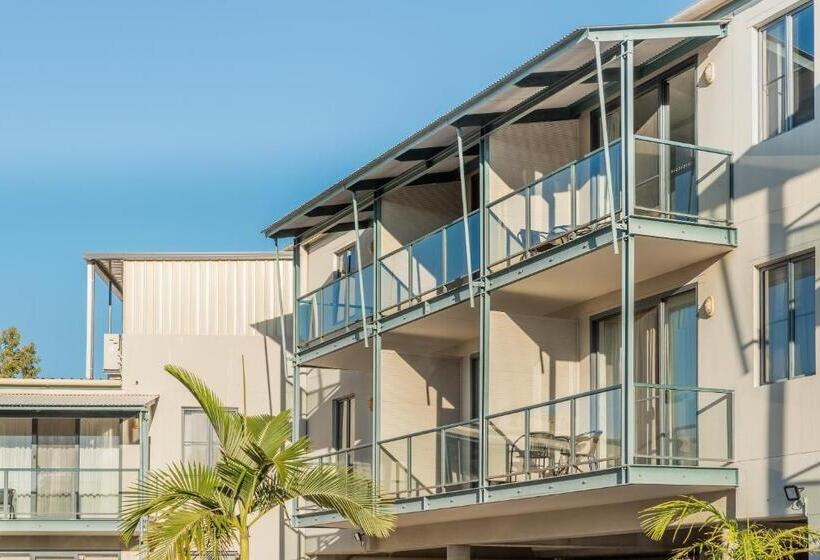 Standard studio with lake view, The Brighton Apartments