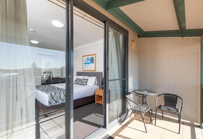 Standard studio with lake view, The Brighton Apartments