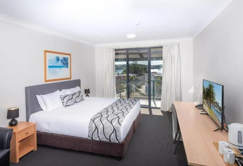 Standard studio with lake view, The Brighton Apartments