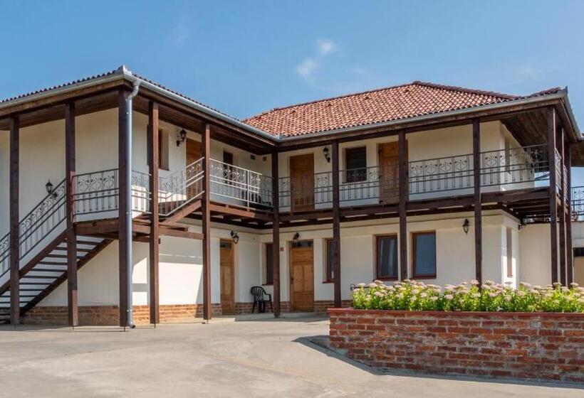 スタンダードルーム, Ebner Pince   Panzió